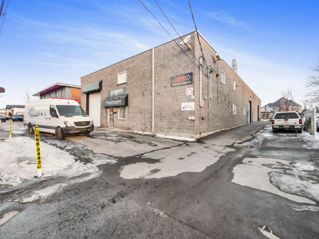 Commercial and industrial building for sale St-Hubert