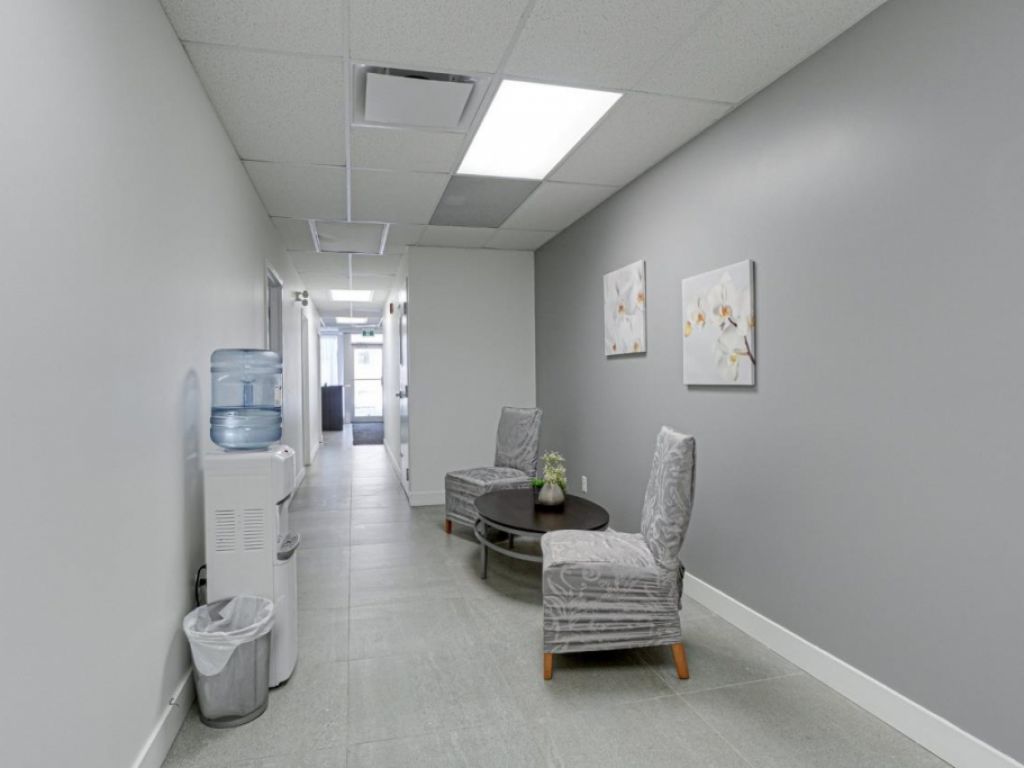 1,646 sqft space facing the CLSC Villeray EXCELLENT VISIBILITY!