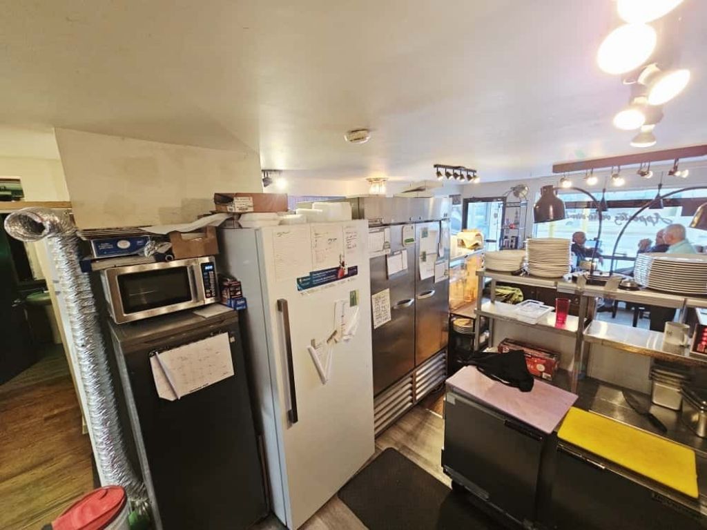 Superbe caf cl en main et bien tabli  La Prairie