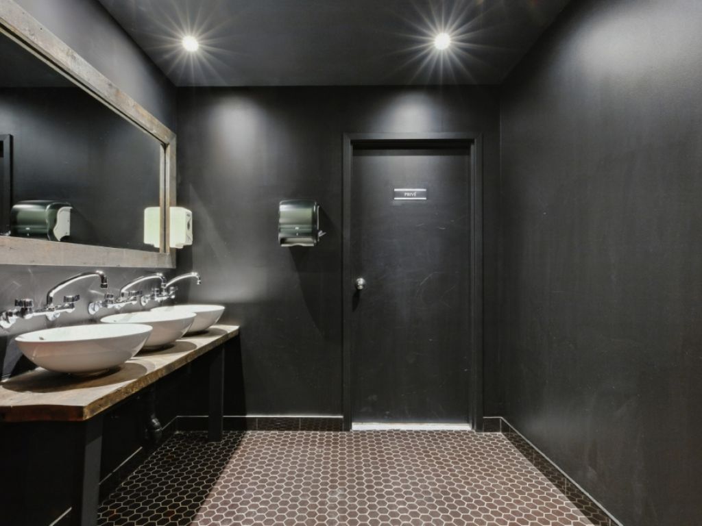 COMMERCIAL SPACE FOR RENT � LAVAL