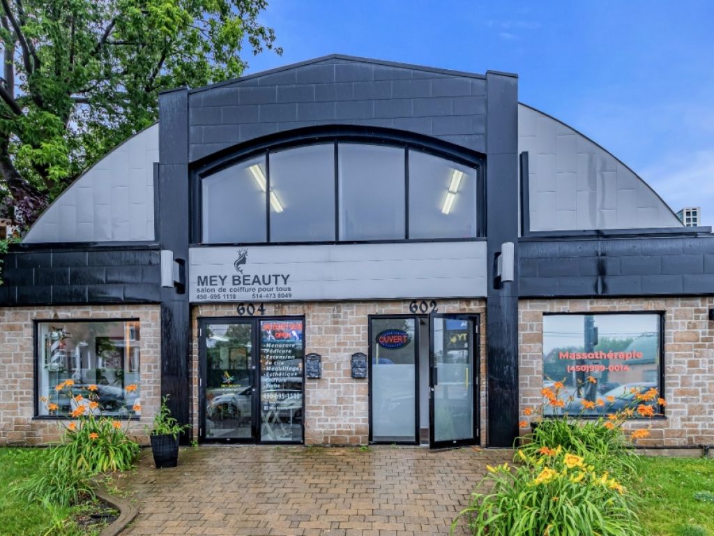 Commercial building on St-Jean in La Prairie