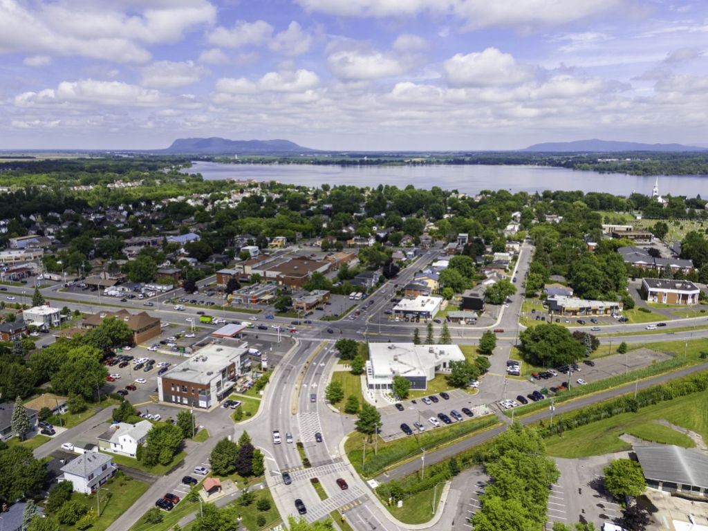 1,218 to 2,500 sq. ft. Office space for rent in modern building Chambly