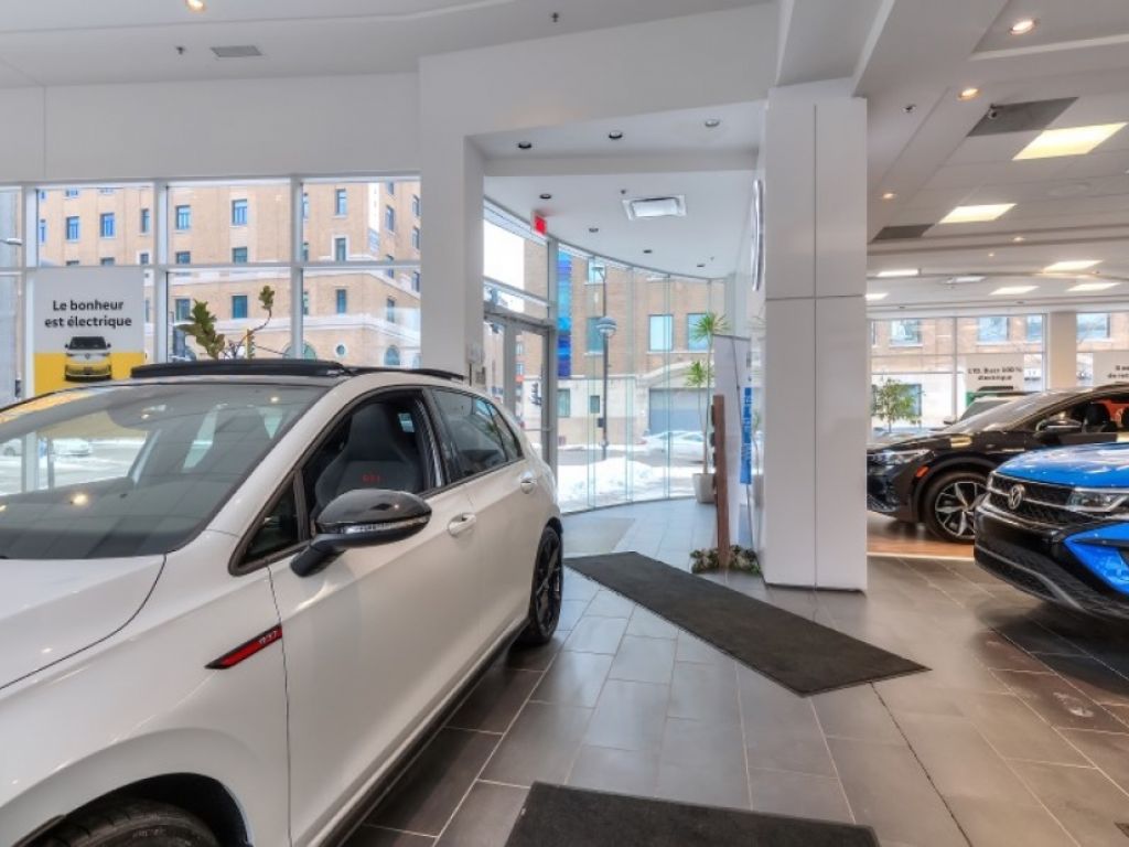 Retail space Griffintown-dealership