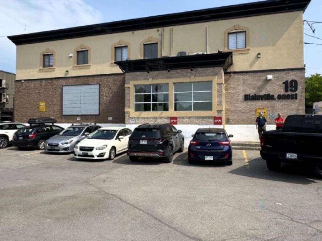 Bureau commercial situ� au 13 rue Blainville Ouest, Sainte-Th�r�se