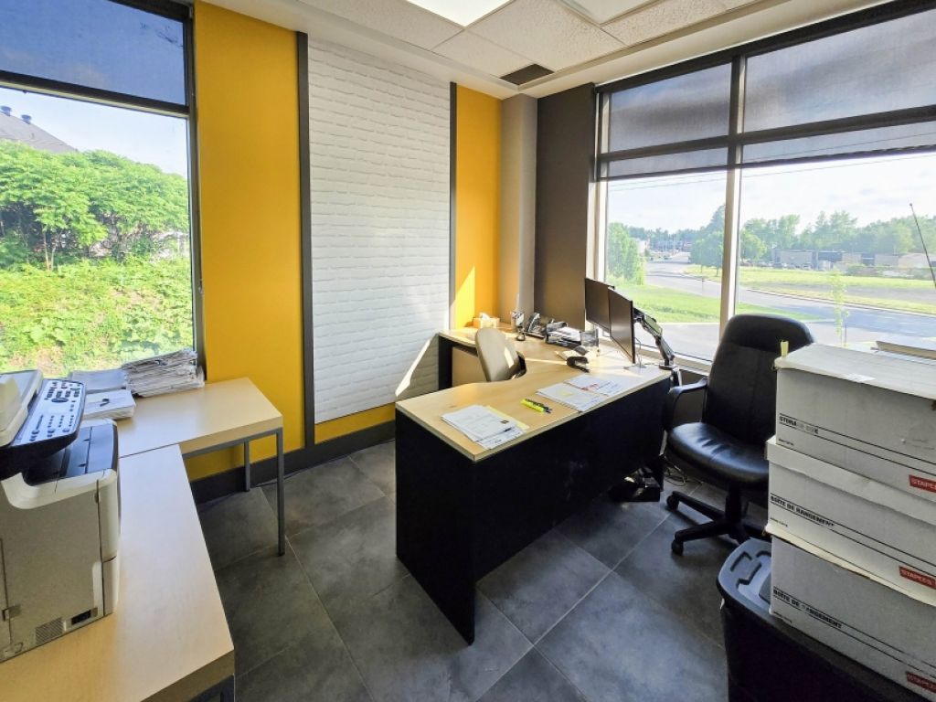 Office and Commercial Space � 1,000 to 16,000 sq. ft. in Chambly