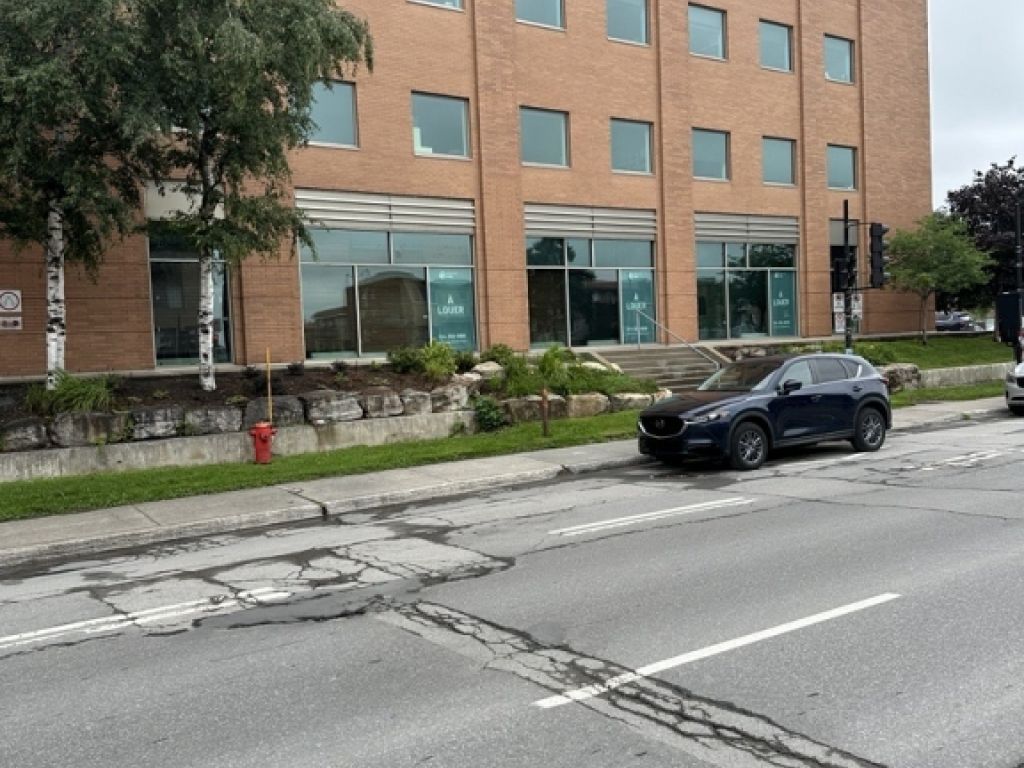  Commercial space with street frontage and parking