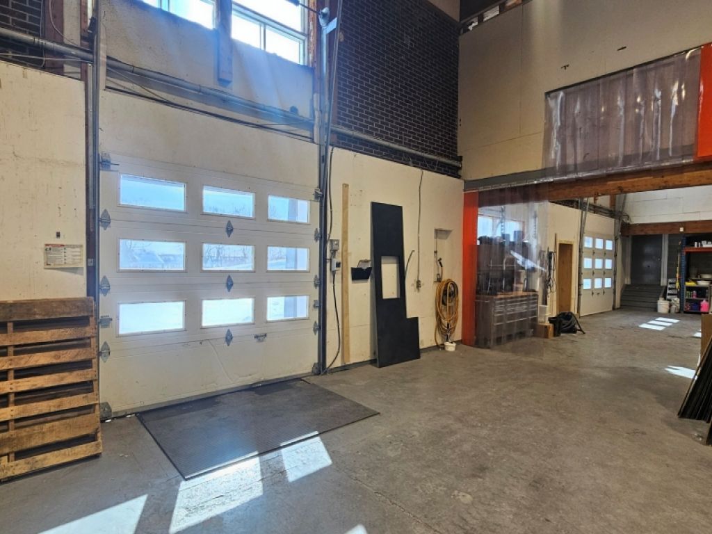 LOCAL INDUSTRIEL NEUVILLE 6500pc