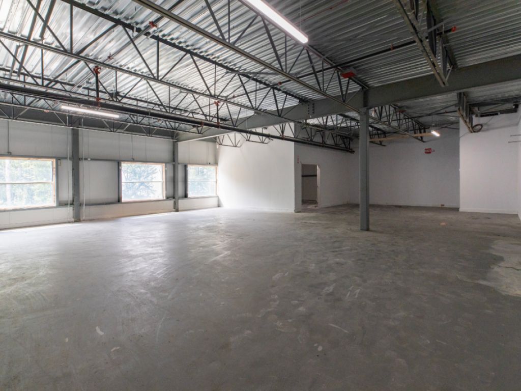 Local industriel � louer de 22 560 PI� | Laval