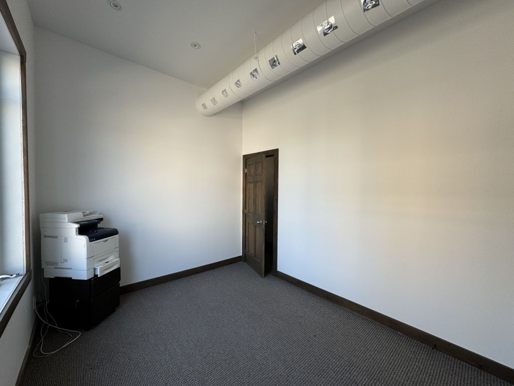 All-inclusive commercial office for rent 