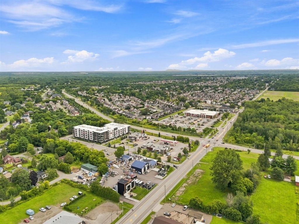 Commercial/office building for sale