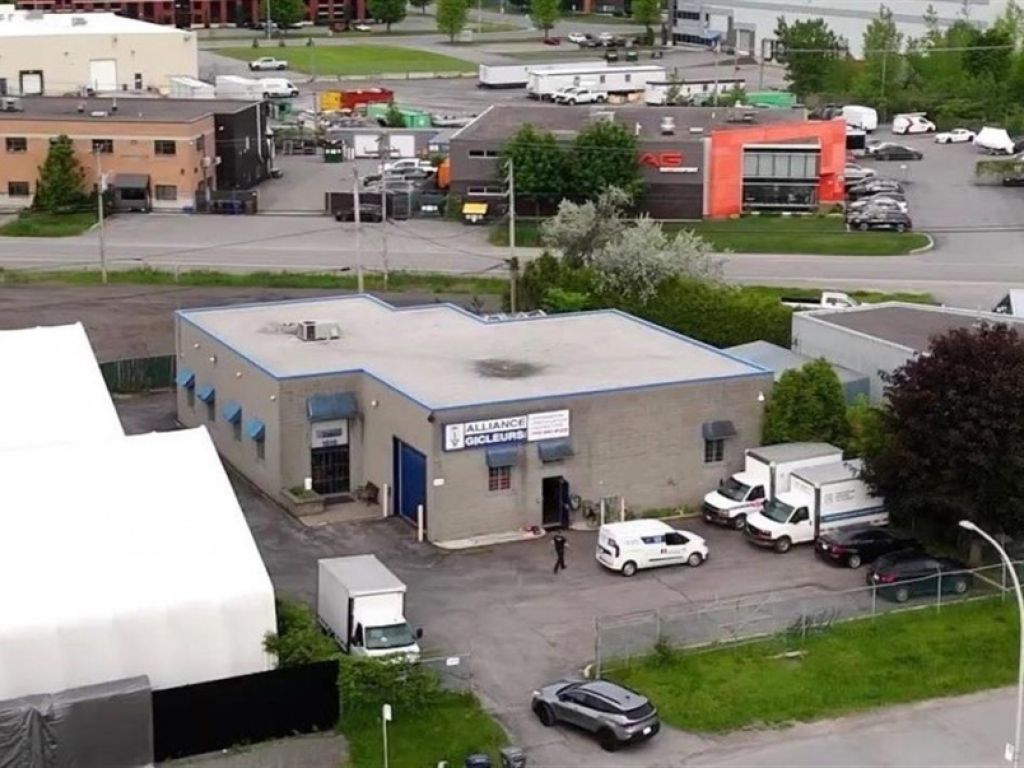 Industrial building for sale