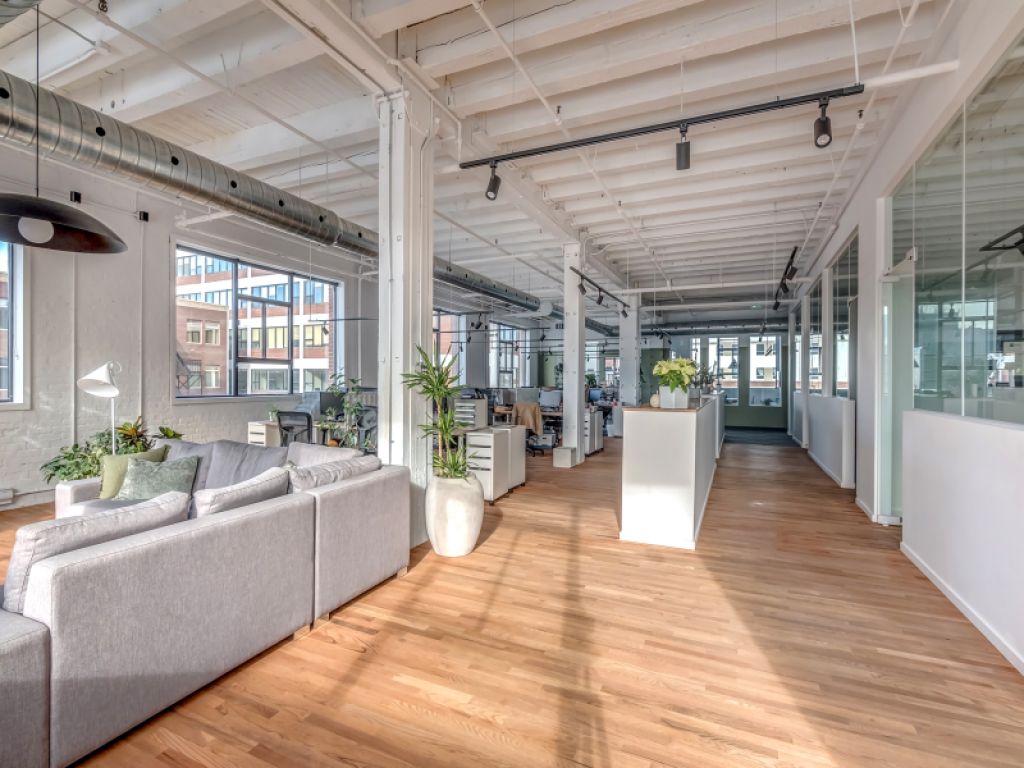 Espaces bureaux et industriels  louer-District Beaumont-6833 De L'pe