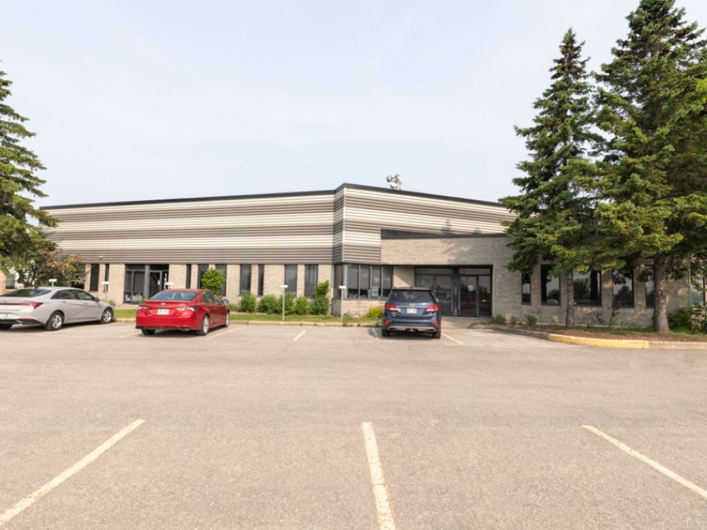  Industrial Space for Rent | Boisbriand | +40 000 FT�