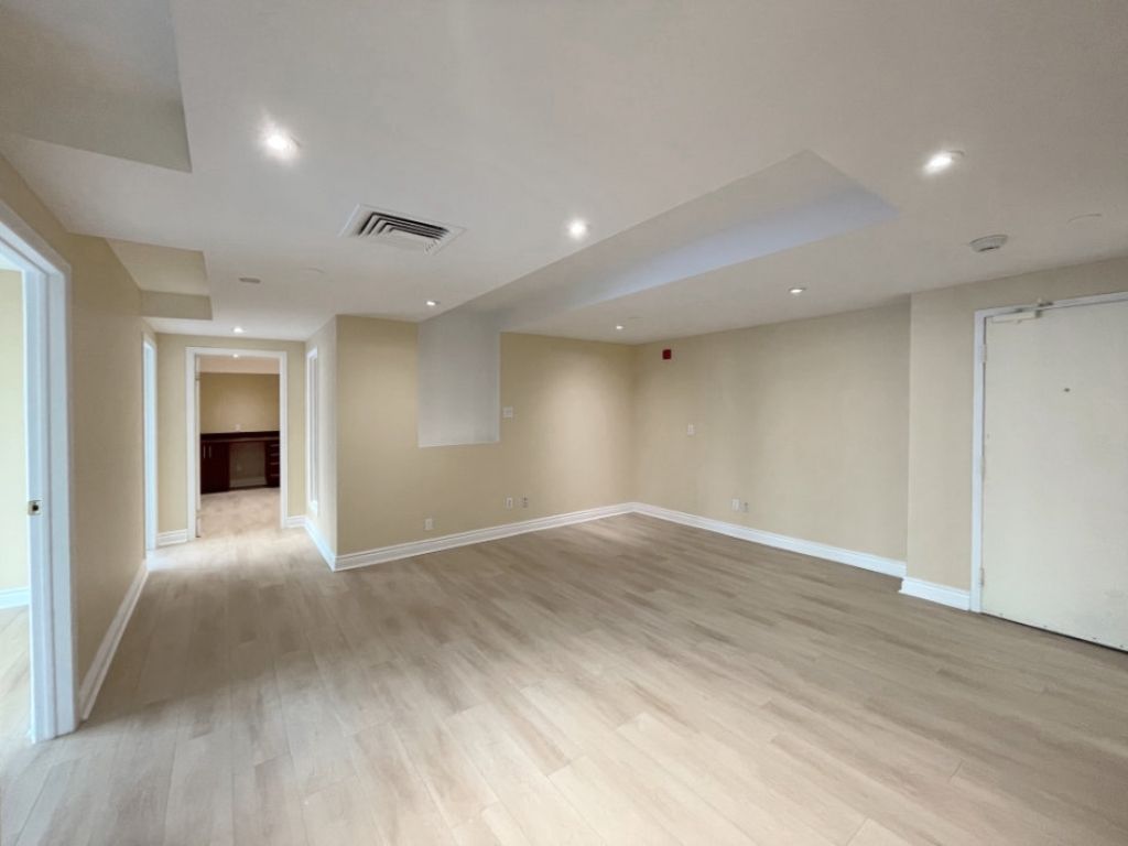 Prime location in the heart of Old Montr�al