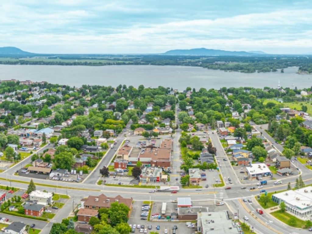 Office for rent - 1000 to 3000 sqft - Sought-after area in Chambly