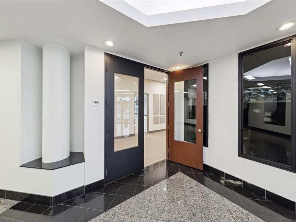 Espace bureau � louer - 666 Boul. St-Martin O., local 100