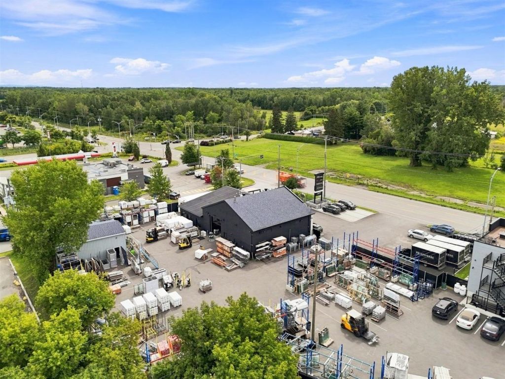 Commercial/office building for sale