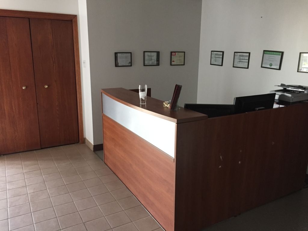 Batiment commercial avec entrepot (2900p2 ) et bureau (2500p2 ) 