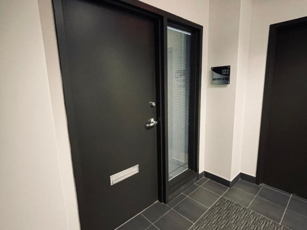 Office for rent 1040 sqf - Old Longueuil South Shore - 365 St-Jean street