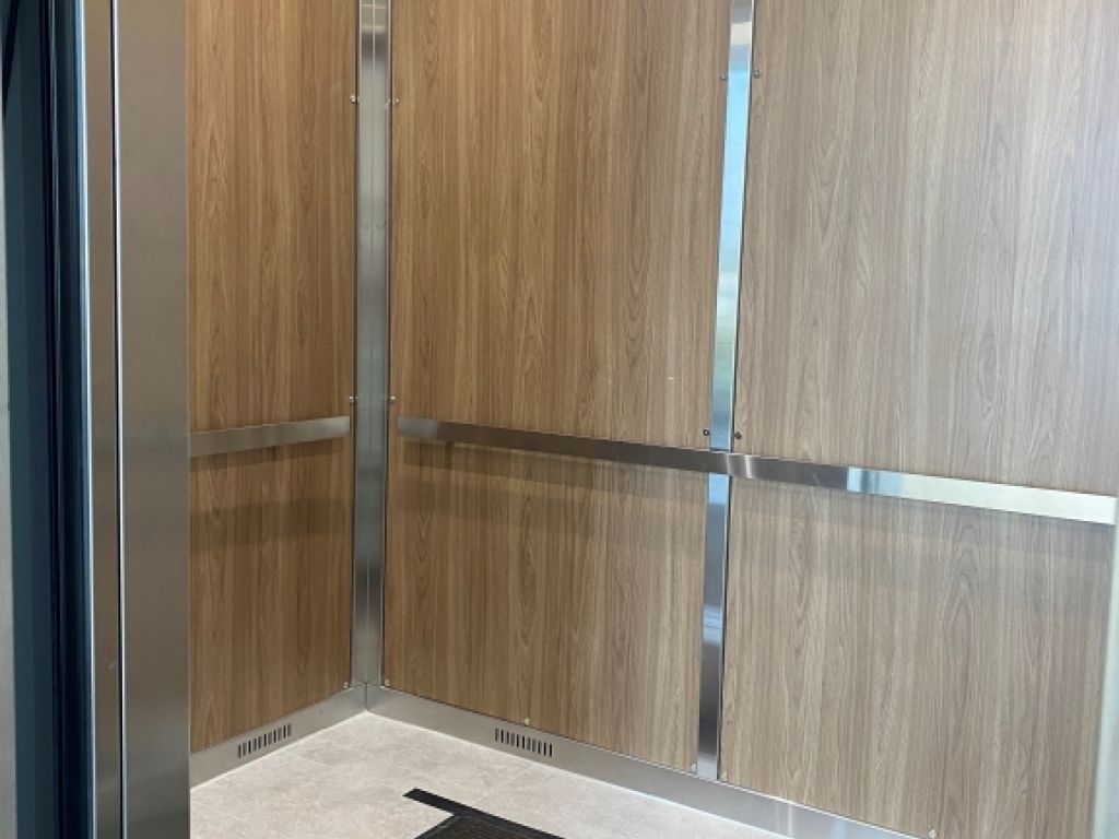 ESPACES COMMERCIALS/BUREAUX/INDUSTRIELS LGERS