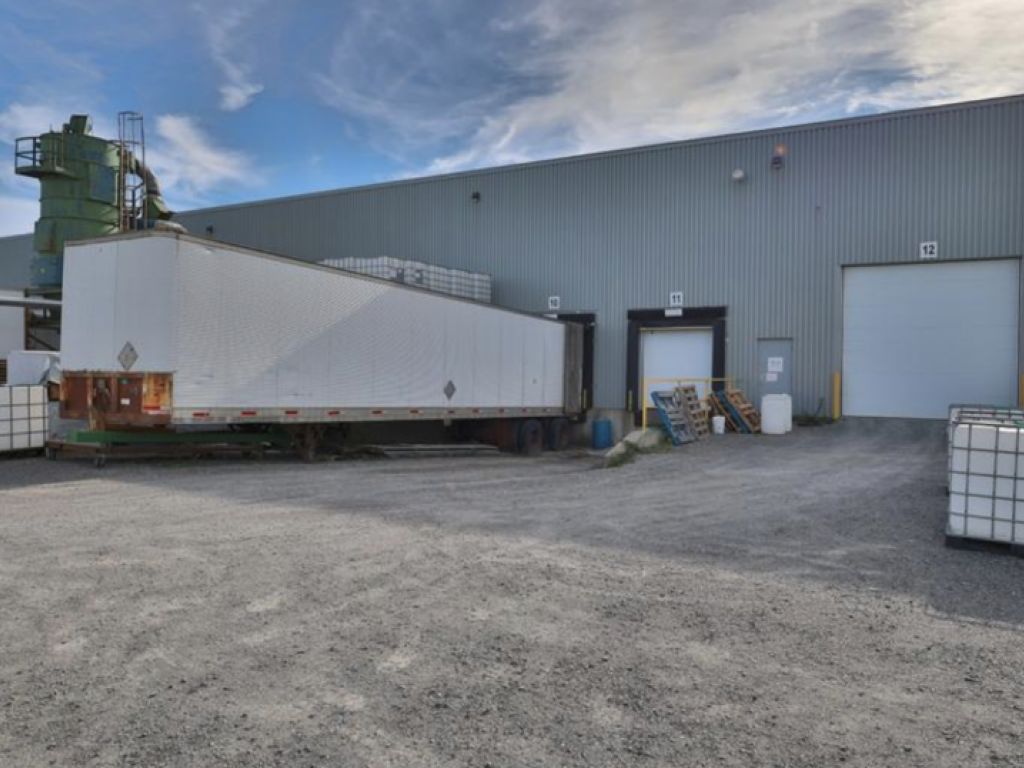 Great space Industrial and/or Commercial - Showroom - Office Space for Rent