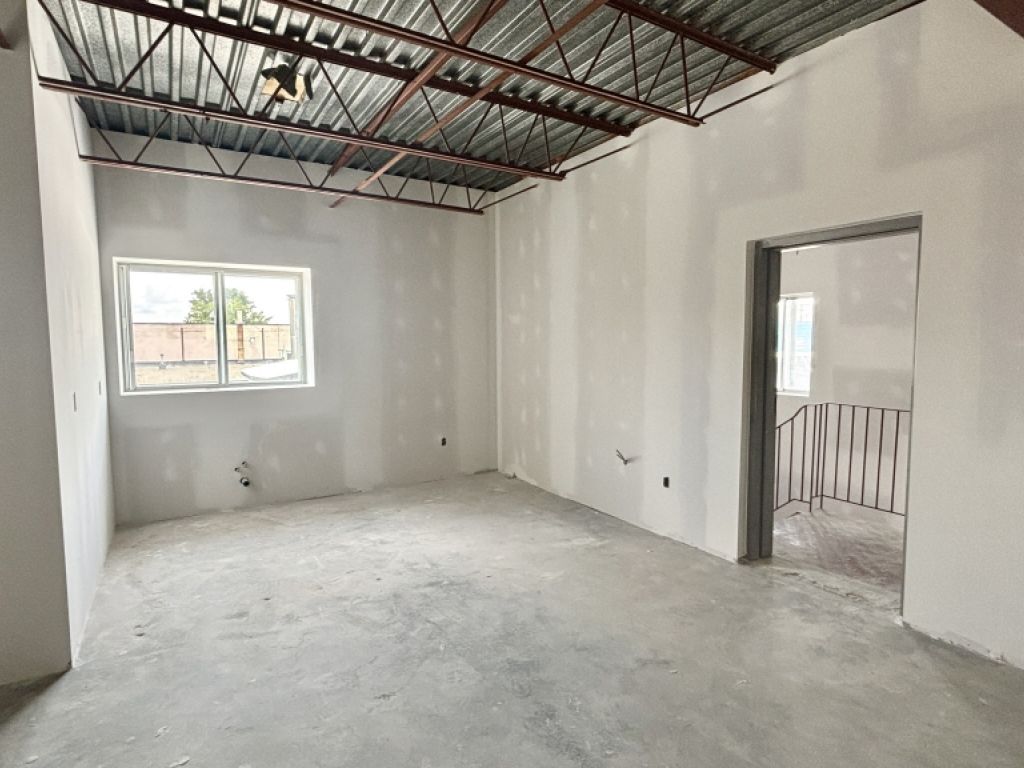 Office for rent with warehouse, 2 floors 3200 ft2 total