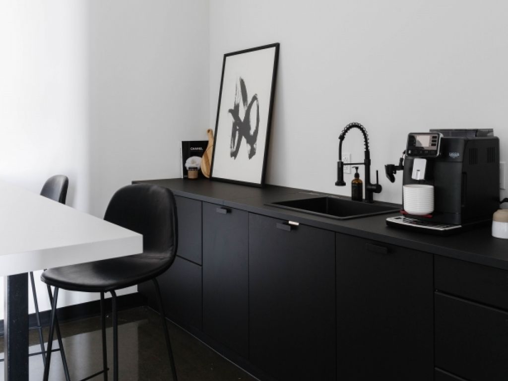 Workstations available daily or monthly.
