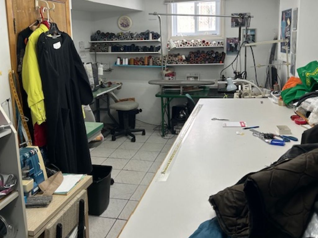 Atelier Artisan, boutique, rparation vlo, couture, cordonnier, etc.