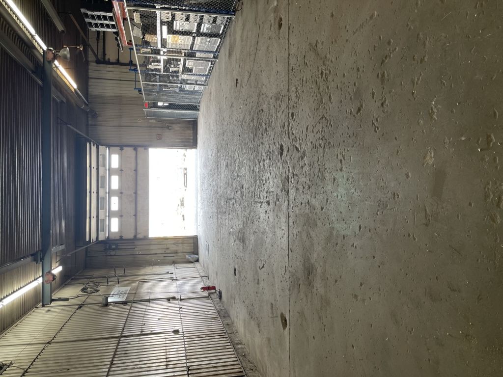 Local commercial � louer, espace bureau et garage pour maintenance et entreposage