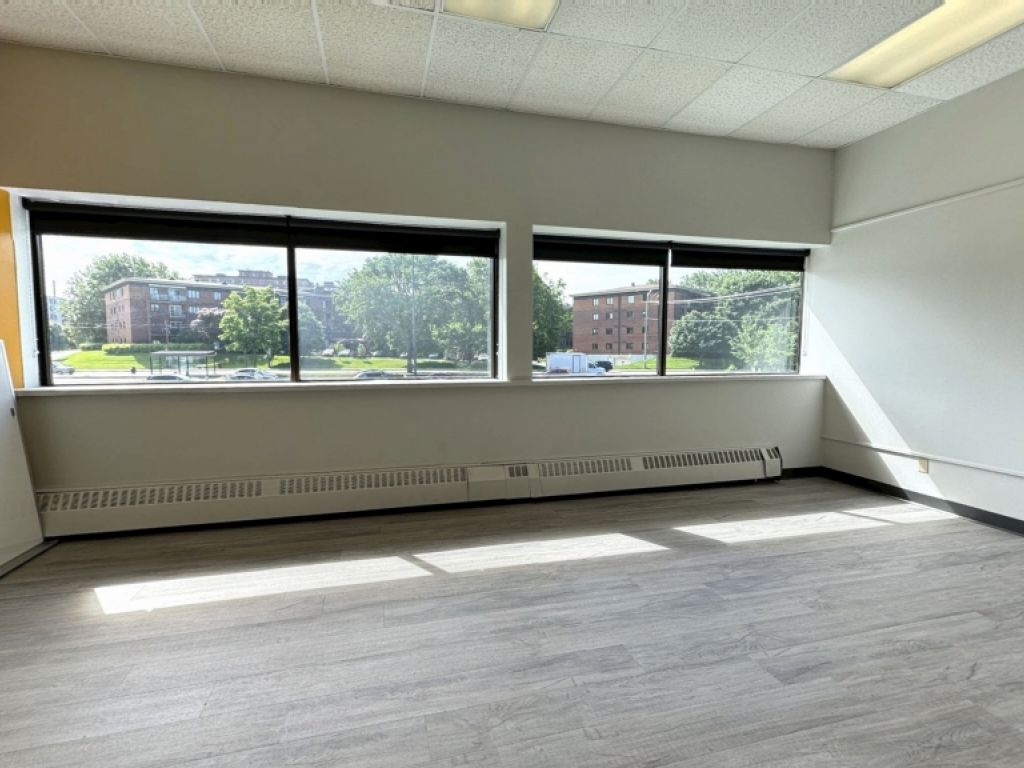 Bureau 220 - Plaza Laval  Ste-Foy