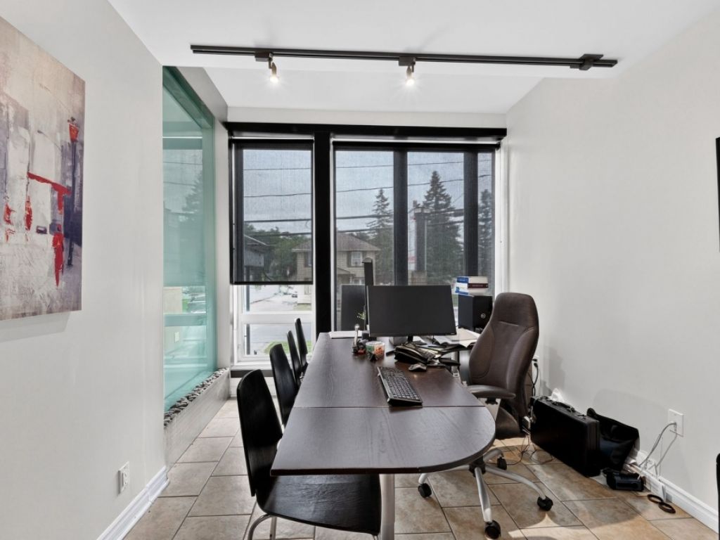 A pristine 208-square-foot office, Ideal for healthcare or school professionals