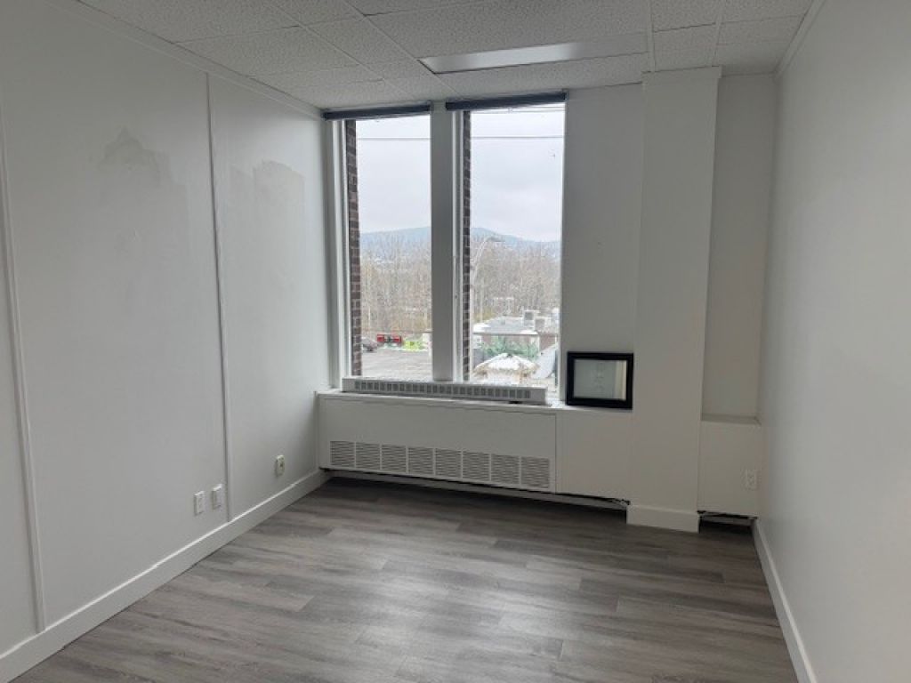 Superb 1149 sq ft space located on the 2nd floor