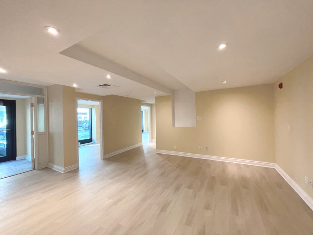 Prime location in the heart of Old Montr�al