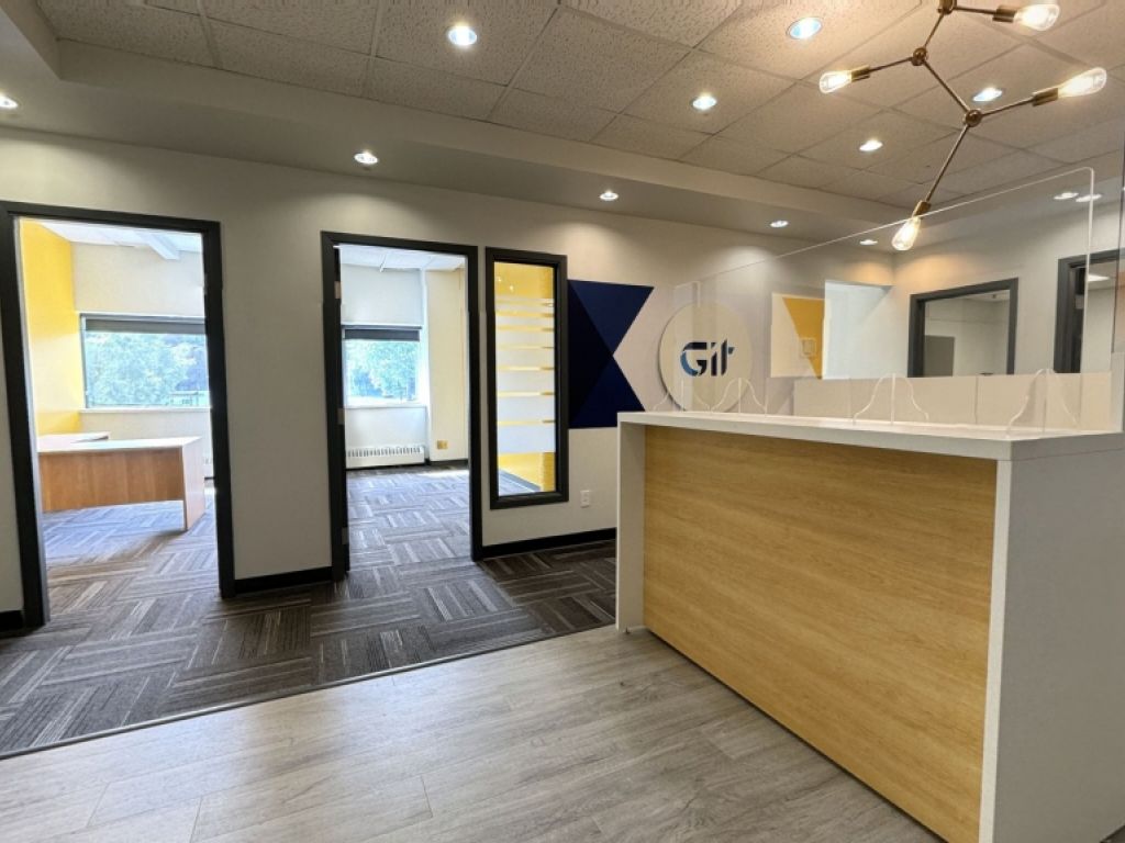 Bureau 220 - Plaza Laval  Ste-Foy