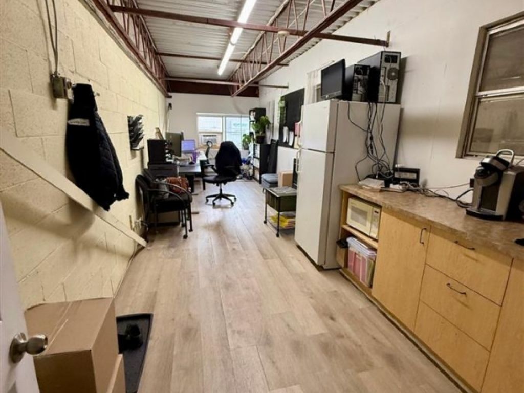 Espace industriel � louer - 1515 Aut. Jean-No�l-Lavoie (A-440)