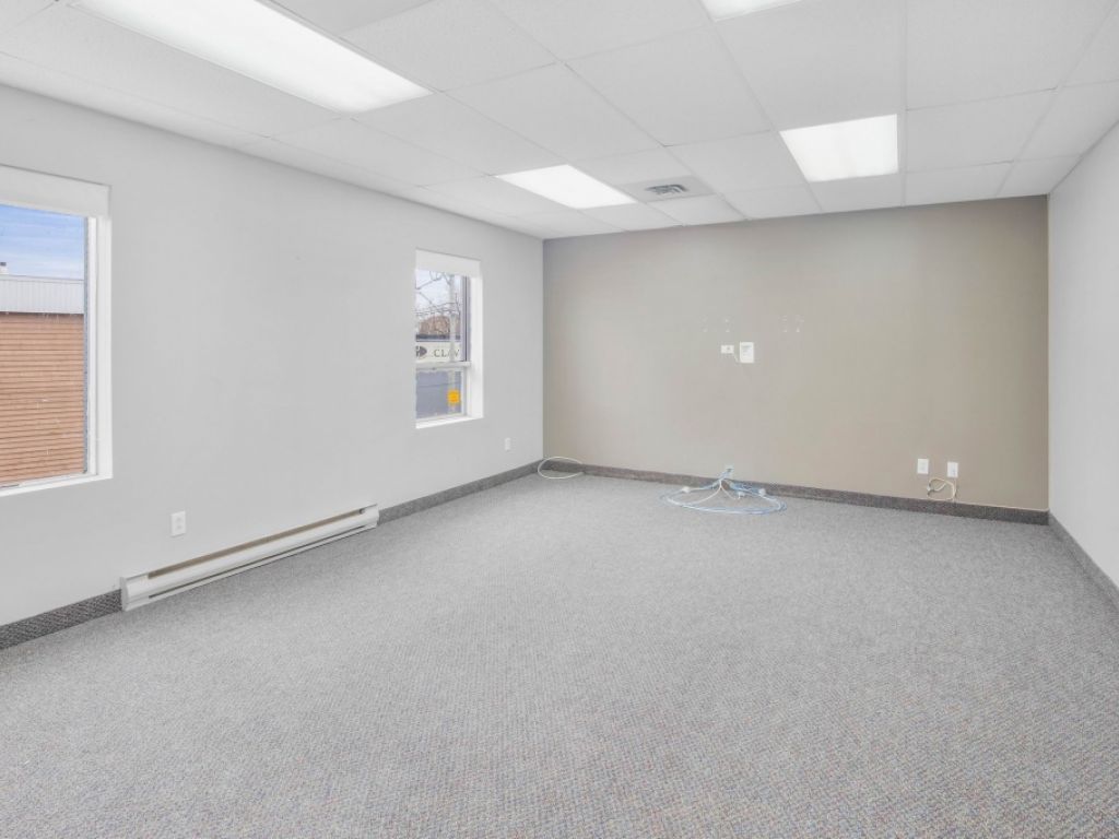 Building for sale or office for rent Downtown St-Jerome