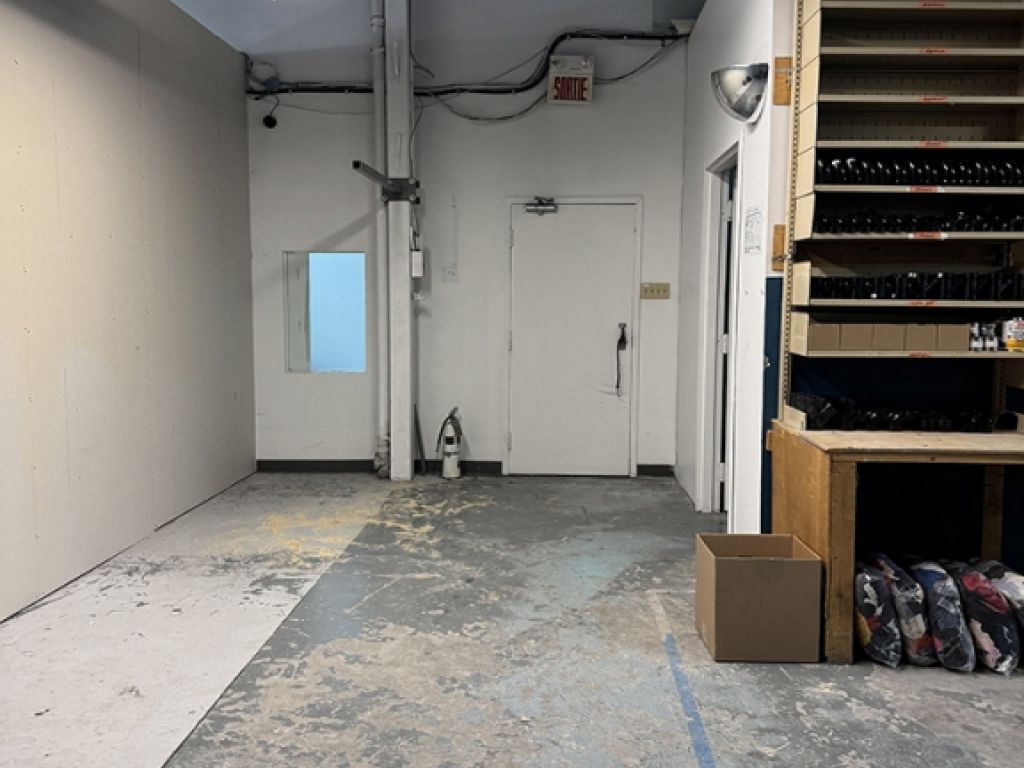 Espace industriel � louer de 1500 pi� avec bureau ferm� et quai de chargement Emplacement id�al