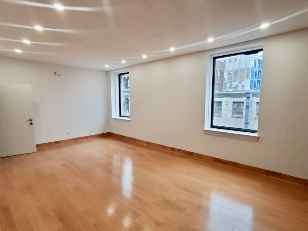 Full floor open office spaces in Old Montreal