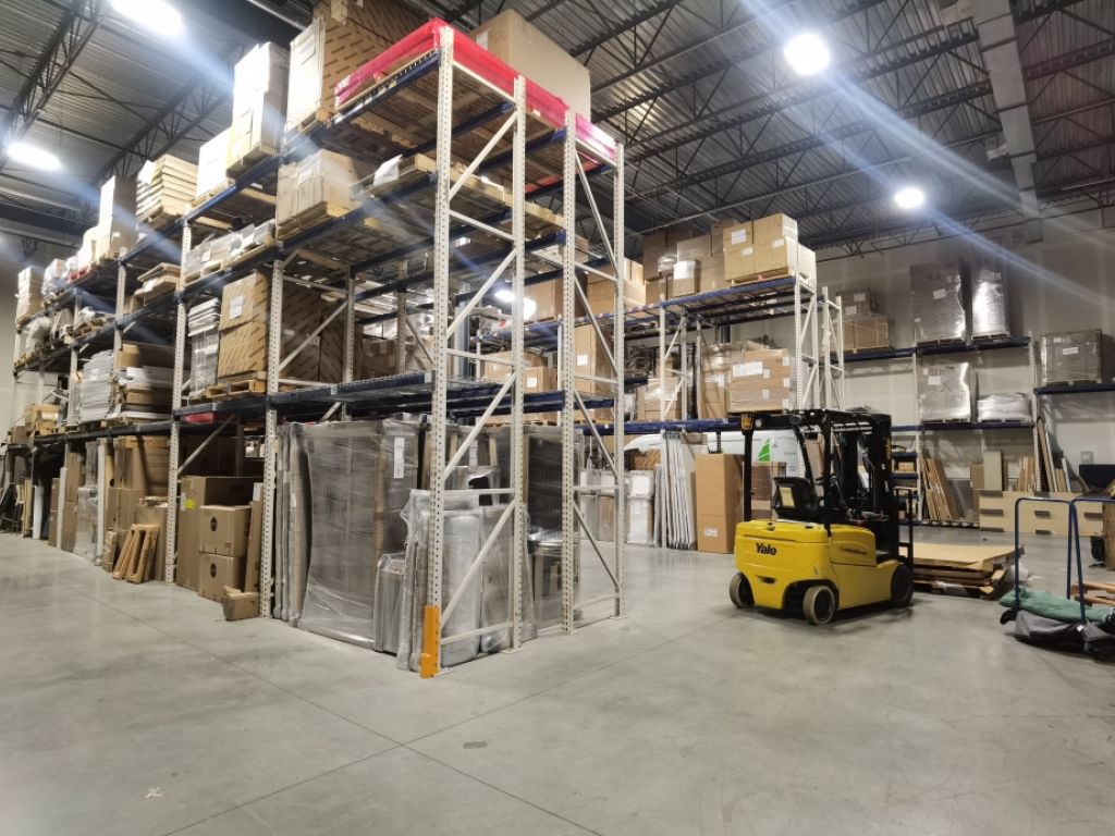6,500 sqft warehouse for rent industrial building in Candiac