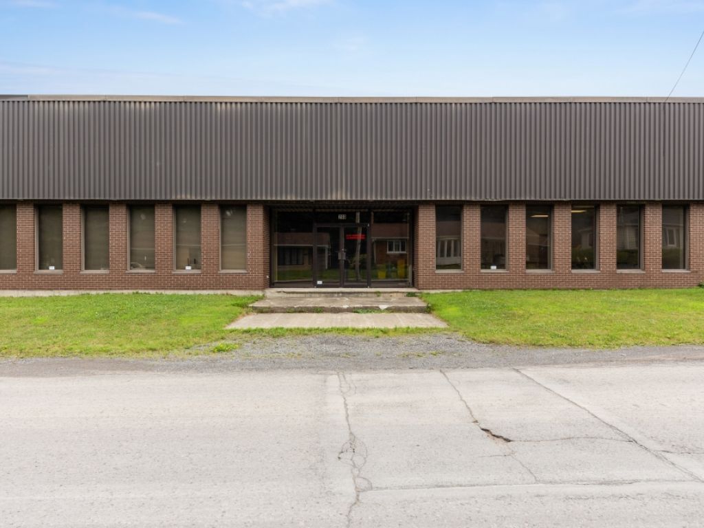 Industrial & commercial space for rent  accessible and flexible in the heart of Montrgie