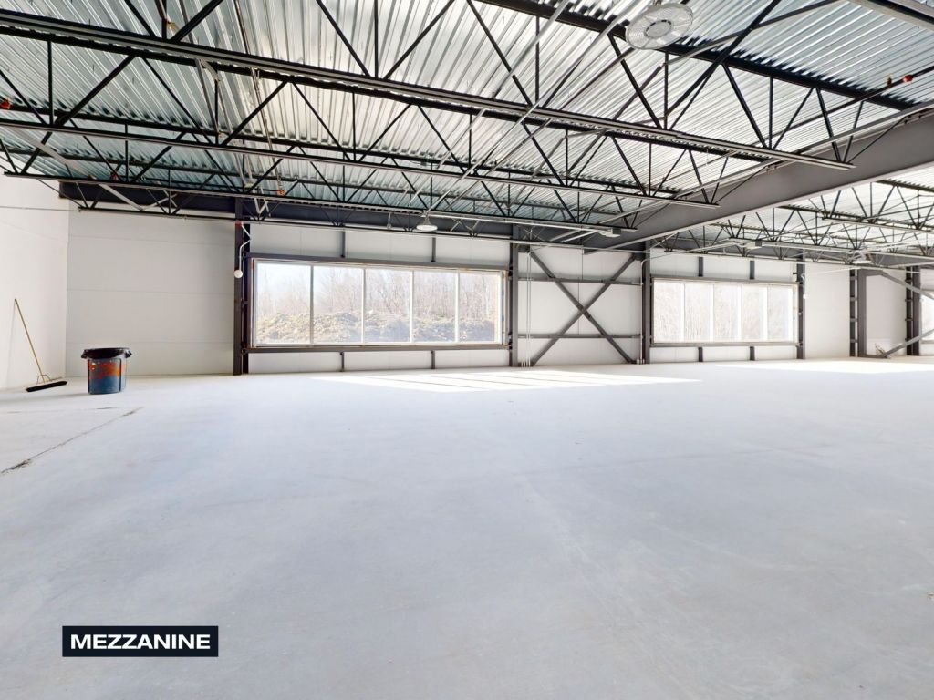 FROM 6765 S.Q.FT INDUSTRIAL SPACES FOR RENT - Saint-Jrme