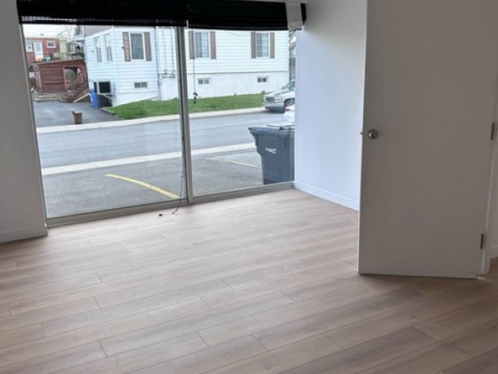 Commercial space for rent - Longueuil