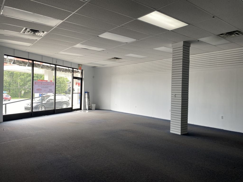 SPACE FOR RENT |1 740 SF | Paul-Desruisseaux, Sherbrooke