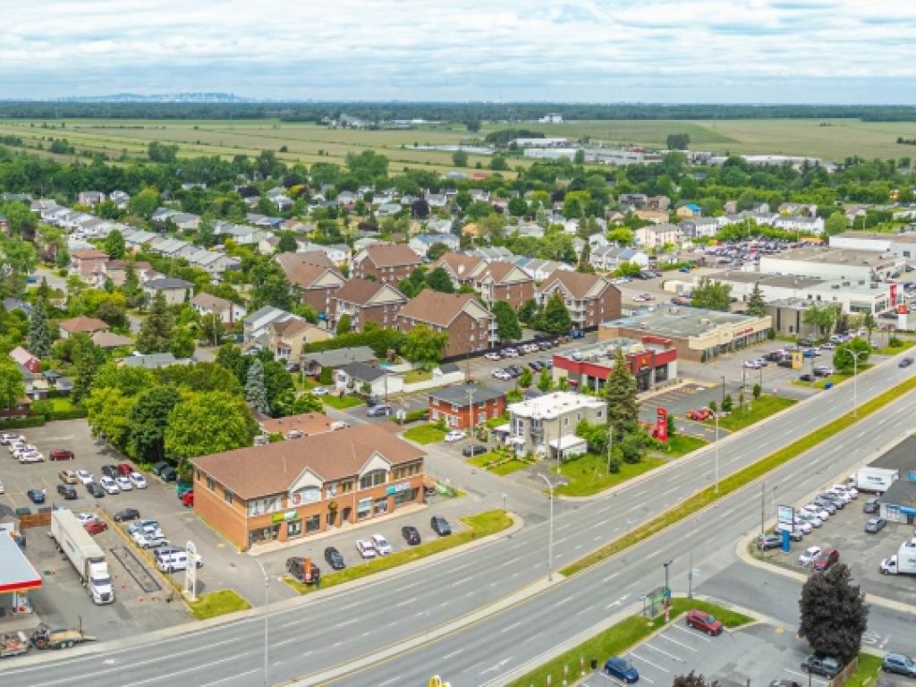 Local commercial 1000 pc Secteur de choix  Chambly