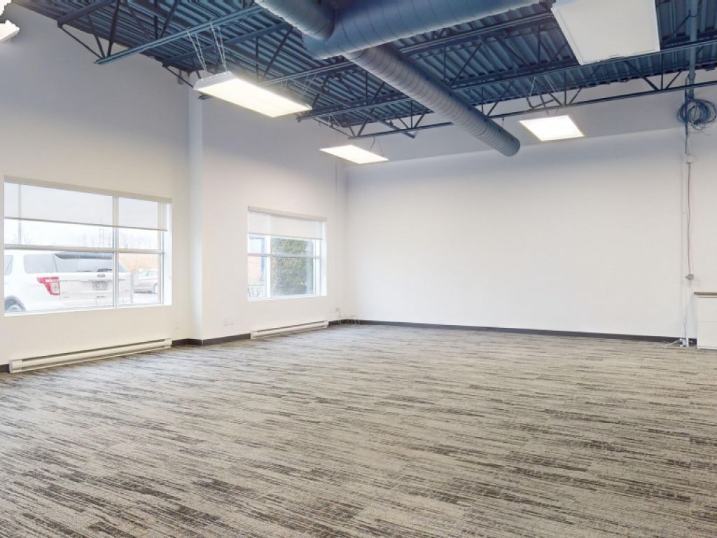 Commercial Space for Rent - Laval - 1000+ sq ft