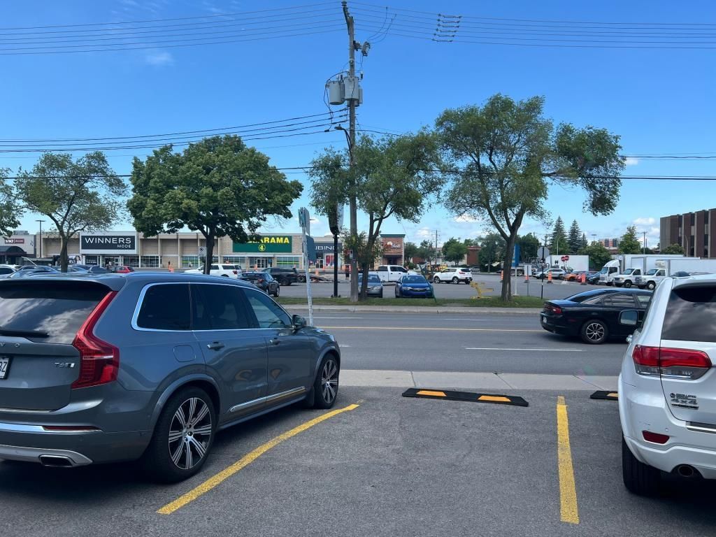 3,400 sqft Prime Location on Jean-Talon East St-Leonard