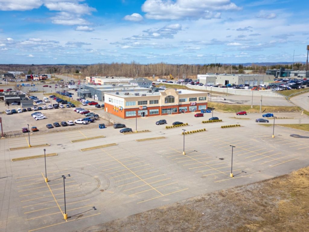 Locaux commerciaux / Bureaux NEUFS ou EXISTANTS  louer au 200 rue Commerciale, Donnacona.