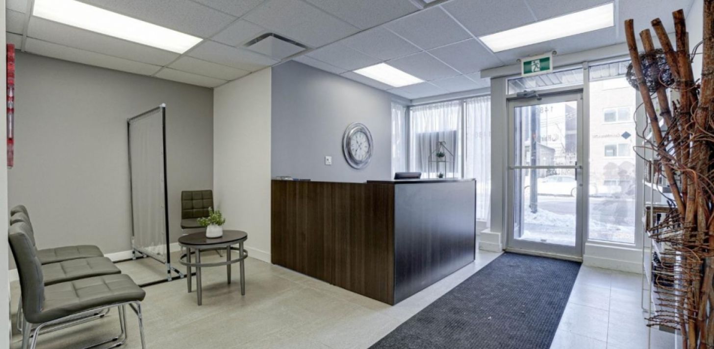 1,646 sqft space facing the CLSC Villeray EXCELLENT VISIBILITY! - For Rent