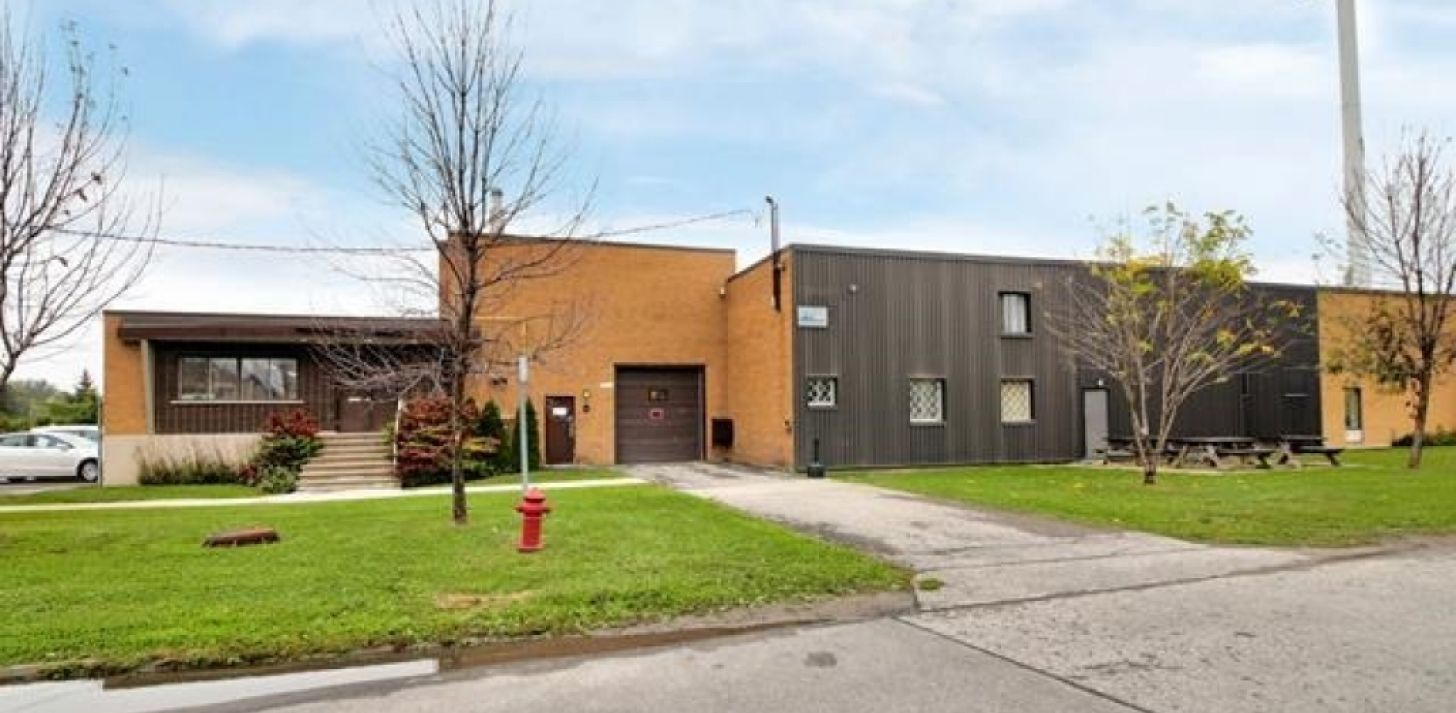 Turnkey industrial space in Boisbriands strategic business district - For Rent