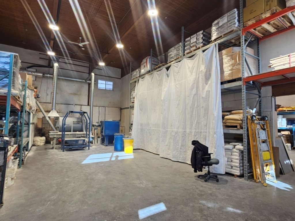LOCAL INDUSTRIEL NEUVILLE 6500pc